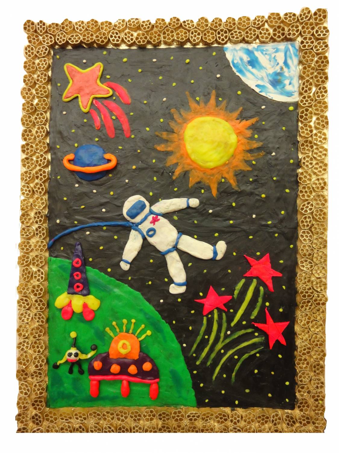Поделки день космонавтики в детском саду старшая. Поделки на тему космос. Поделка ко Дню космонавтики. Доделка ко Дню космонавтики. Поделка ко Дню космонавтики в детский сад.
